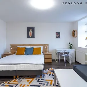 The Bookhouse, 5-bedroom By Castle Aparthotel